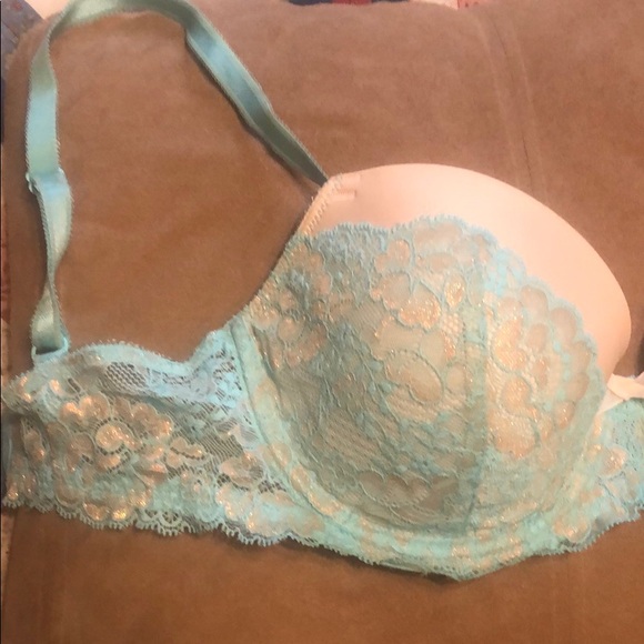 32 DD Victoria’s Secret Lace Demi Bra - Picture 4 of 4
